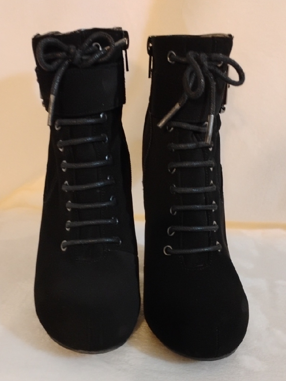 Madeline Stuart Black Lace-Up High Heel Ankle Boots with Buckle Size 5 1/2 M - Picture 2 of 9